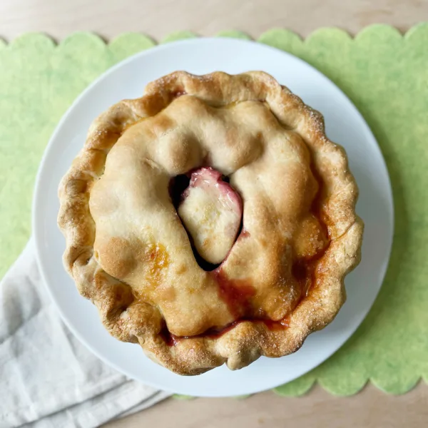 7757Strawberry Rhubarb Pie