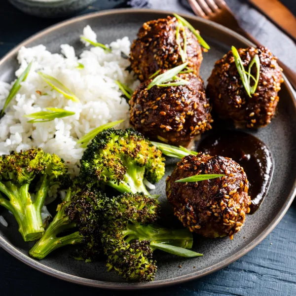 Sesame-Glazed Meatballs & Broccoli